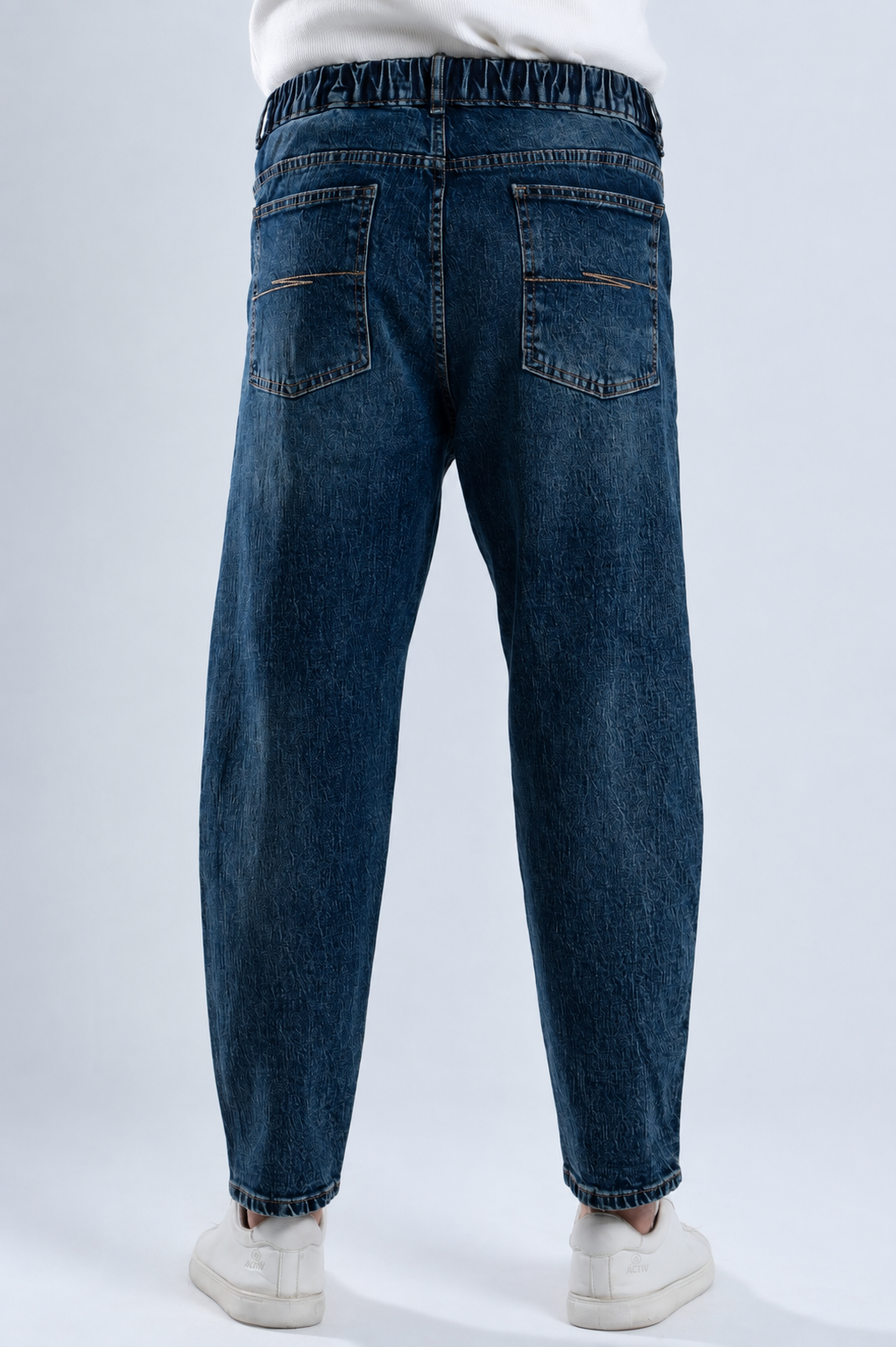 Wide-Leg Jeans with Back Pocket Detail (L200)